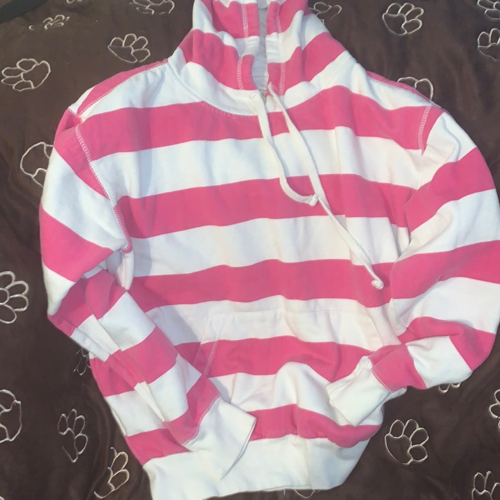 Adorable Stripped Vineyard brand sweatshirt